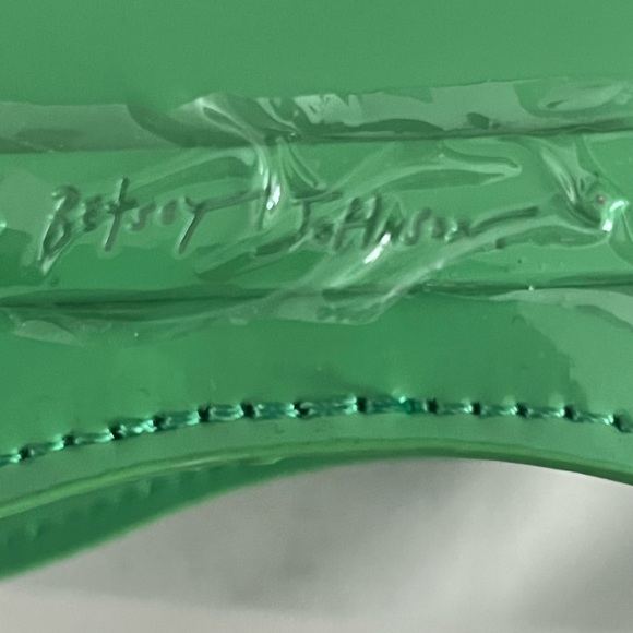 BETSEY JOHNSON Teddy Gummy Bear Novelty Green Crossbody Bag Patent Cute - Picture 5 of 6